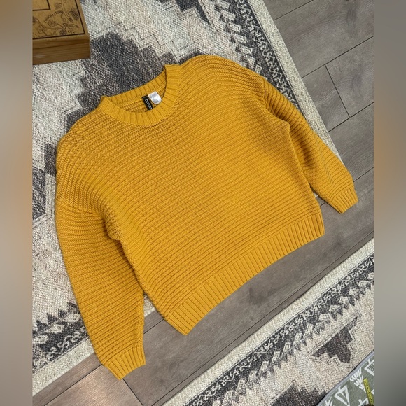 H&M Divided Women’s Mustard Yellow Sweater Textured Knit Size Large New - Picture 4 of 9